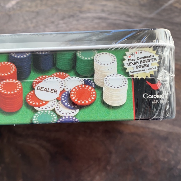 Texas hold em professional poker chips 100 chips dealer button & case card game - Picture 7 of 8